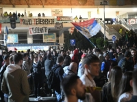 VASKRŠNJE JUTRO U BEOGRADU: Studenti i građani na blokadi RTS-a dočekali blagdan, dobili i čestitku iz Novog Pazara (VIDEO)