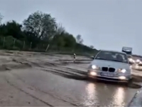 KOLAPS U SAOBRAĆAJU ŠIROM SRBIJE: Vozači se skrivaju ispod nadvožnjaka kako bi sačuvali automobile (VIDEO)