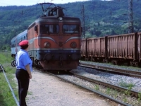PLATA NEMA, A KAD ĆE BITI, KO ZNA: Radnici dočekuju praznike bez para, uprava preduzeća kupila nova vozila