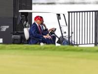 I DOK DONALD TRUMP POBJEĐUJE U GOLFU: Protesti širom svijeta protiv njega, carina i Muska