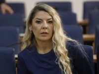 NAKON JUTROŠNJIH PRETRESA U SARAJEVU: Policija izvela kantonalnu ministricu Adnu Mesihović iz zgrade