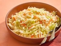 IDEALAN PRILOG UZ PRVOMAJSKI ROŠTILJ: Osvježavajuća salata sa dodatkom jogurta i senfa...