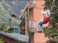 STRAHUJE SE DA IMA ŽRTAVA: Srušila se žičara u Napulju... (VIDEO)