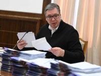 PA, JE LI OVO MOGUĆE: Vučić na TV-u čitao pismo dječaka pa izmislio dio sadržaja jer mu se jedno ime NIJE SVIDJELO (FOTO, VIDEO)