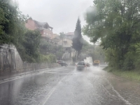 PROMET USPOREN: Mostarske ulice ponovno pod vodom, stvaraju se i gužve... (VIDEO)