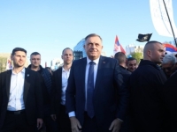 DOŠAO DA PODRŽI VUČIĆA: Dodik stigao na skup 'Ne damo Srbiju' (FOTO)