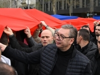 POJAVIO SE NA SKUPU 'NE DAMO SRBIJU': Vučić se pohvalio najvećom zastavom Srbije u istoriji