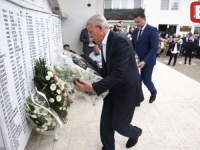 OPOMENA BUDUĆIM GENERACIJAMA: Na Šehidskom spomen-obilježju položeno cvijeće i odata počast žrtvama masakra u Ahmićima (FOTO)