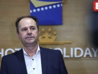 'DRŽAVA IMA SNAGE DA SE IZNESE S OVIM PROBLEMOM': 'SB' na licu mjesta, počela sjednica Glavnog odbora SDA (FOTO, VIDEO)