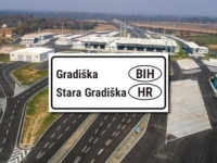 VELIKE GUŽVE NA IZLAZU IZ BOSNE I HERCEGOVINE: Putnicima se savjetuje da, ukoliko putuju na ove granične prelaze, planiraju dodatno vrijeme za...