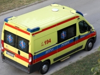 BIZARNA NESREĆA U HRVATSKOJ: Maloljetnik pao sa četvrtog sprata na vozilo Hitne pomoći