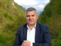 IZ STATUSA KANTONALNOG ZASTUPNIKA: 'Dok uredno prima platu u FBiH, jedan policajac gusla genocidaške pjesme, a drugi, koji je...'