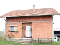 NESVAKIDAŠNJI SLUČAJ KOD CAZINA: Snažan vjetar u BiH odnio krov sa kuće u komšijino dvorište, ovaj ne želi da mu ga vrati