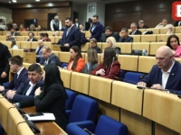 DRAMA U FEDERALNOM PARLAMENTU: Poslanici SDA i DF-a podnijeli ostavke, kažu da ne žele učestvovati u 'poniženju boraca'