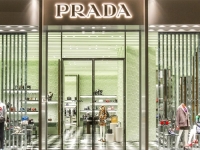 AKVIZICIJA TEŠKA VIŠE OD DVIJE MILIJARDE MARAKA: U vrijeme potpunog financijskog haosa koje je izazvao Trump, Prada je preuzela...