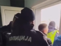 PROCURIO NOVI VIDEO HAOSA U SRBIJI: Policija divljački nasrnula na albanske nogometaše, privedeni su u stanicu...