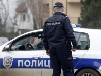 POKUŠAO PODMITITI POLICAJCE: U Tesliću uhapšen vozač Mercedesa