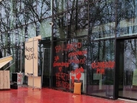 NAPETO U NOVOM SADU: Žandarmerija potisnula studente, napravila kordon ispred zgrade RTV-a...