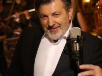 EVO ŠTA JE PJEVAČ NARODNE MUZIKE KUPIO OD SAMO JEDNE PJESME: Ostalo prepisao supruzi, ona je to zaslužila