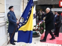 OBILJEŽAVANJE DANA GRADA SARAJEVA: Brojne delegacije i građani odali počast onima koji su dali živote za odbranu grada i BiH (FOTO)