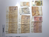AKCIJA MUP-a TK U ŽIVINICAMA: Zbog lihvarstva uhapšene dvije osobe, pronađena gomila novca u raznim valutama (FOTO)
