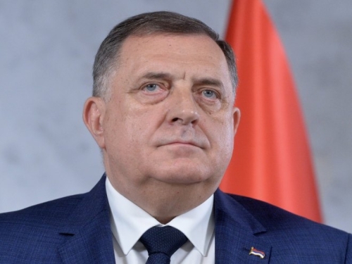 NASTAVIO DA VRIJEĐA BOŠNJAKE; DODIK U NALETU LUDILA: 'Ko ne zna istoriju - osuđen je da je prekraja, a to je postala specijalnost sarajevske politike'