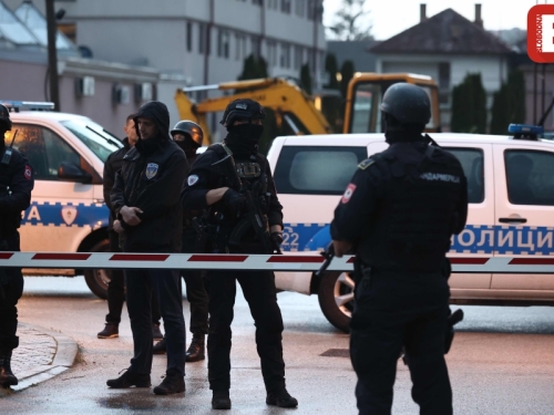 NIŠTA NIJE SLUČAJNO: Šta umjetna inteligencija kaže o oznakama na uniformama Dodikovih specijalaca...