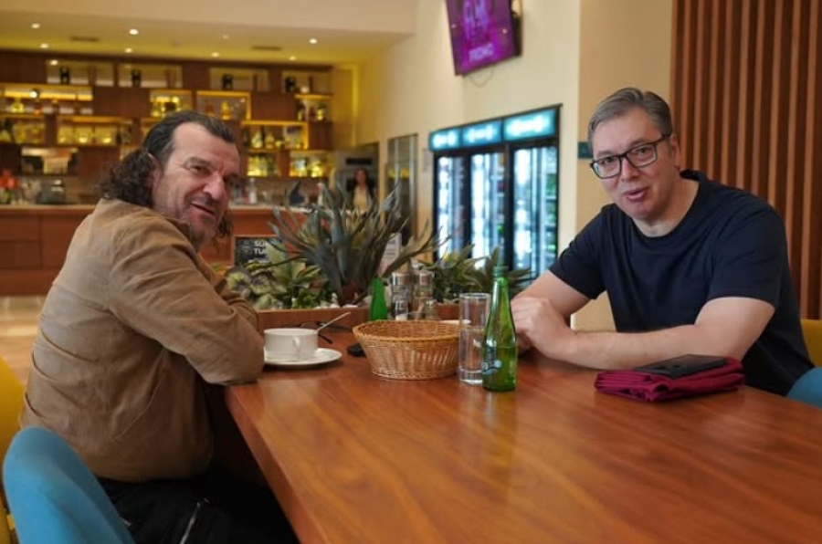 STUDENTI PONIZILI VUČIĆA I ACU LUKASA: 'Za stolom sa prostacima i  narkomanima, a kolima na članove Filharmonije' | Slobodna Bosna