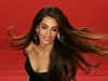IGRA NA SIGURNO: Amal Clooney na crvenom tepihu koji zabranjuje golišave i grandiozne haljine pokazala bezvremenski glamur (FOTO)