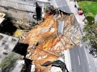 STRAVA U ISTANBULU: Urušila se cesta u sred grada...