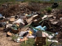 EKOLOŠKA KATASTROFA U HERCEGOVINI: Deponije smeća na plodnim njivama - šta će reći TURISTI?