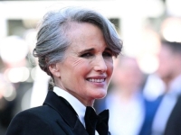 ODRŽALA LEKCIJU ODVAŽNOSTI: Glumica Andie MacDowell doslovno blistala u Cannesu (FOTO)