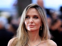 KAD ONA PROŠETA CRVENIM TEPIHOM: Angelina Jolie došla u Cannes i sve bacila u drugi plan (FOTO)