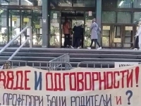 NAPETO U NOVOM SADU: Studenti pomjerili barikade s ulaza u zgradu Suda, osvanuo transparent...