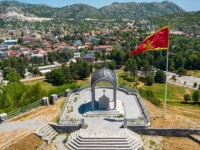 DRAGAN BURSAĆ: Tri prsta zločinačka iznad cetinjske tragedije nisu slučajnost, ti isti prsti bili podignuti nad Srebrenicom, Prijedorom, Vukovarom, Sarajevom