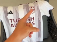 NEUGODNO ISKUSTVO: Tiktoker u Dalmaciji šetao u dresu FK Sarajevo, pa skoro dobio batine (VIDEO)