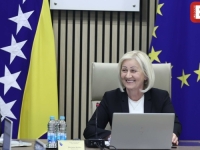 TEŠKE TEME PRED VIJEĆEM MINISTARA: Lica duboko zabrinuta - samo se smiješi Borjana Krišto (FOTO)