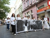 TIŠINA BIJELIH TRAKA: U Sarajevu odana počast ženama i djevojčicama ubijenim u Prijedoru (FOTO)