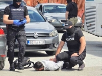 MUNJEVITA POLICIJSKA AKCIJA: Ovako su pali pripadnici kriminalne grupe na autobuskoj stanici (VIDEO)