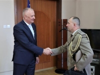 HELEZ S VOJNIM ATAŠEOM BiH U SRBIJI O INCIDENTU U KASARNI 'KOZARA': Zatraženo očitovanje Srbije