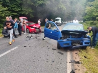 TEŠKA NESREĆA U BiH: Četiri osobe povrijeđene, saobraćaj u potpunosti obustavljen