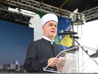 REIS KAVAZOVIĆ NA OTVARANJU ŠARENE DŽAMIJE U TUZLI: 'Ako ne obnovimo duhovni život, približavamo se bezdanu iz kojeg nema povratka'