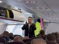 ŠOK ZA PUTNIKE U AVIONU: Svi su zbunjeno gledali u Kebu