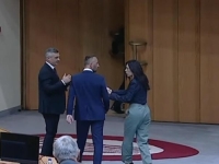 'E, HAJDE': SDS-ovac Babalj pozvao SNSD-ovca Kojića na obračun u hodniku PD-a PS BiH, Sanja Vulić spriječila tuču (VIDEO)