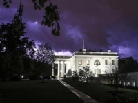 TRUMPOVE CARINE: Amerika je možda tek par sedmica udaljena od šokantnog udara