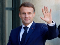 VIŠE NEMA (MA)RAME ZA PLAKANJE: Zašto Macron prvo sa suprugom ne ispegla bruku iz aviona u vlastitom domu, pa tek onda u svojoj...