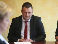 DIREKTOR PREDUZEĆA 'POŠTE SRPSKE' ČASTI SE NOVOM LIMUZINOM: Iako je preduzeće imalo tri puta manju dobiti nego 2023. godine...