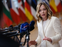 GNUSNO, SKANDALOZNO, ODVRATNO: Vučićev 'Informer' italijansku premijerku predstavio kao seksualni objekt!
