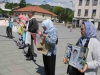 POČINIOCI GENOCIDA I DALJE SU NA SLOBODI: Majke Srebrenice 30 godina tragaju za kostima ubijenih sinova, muževa, očeva...
