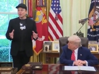 PODIGLI PRAŠINU: Musk održao oproštajnu pressicu, pogledajte kakav je poklon dao Trumpu (VIDEO)
